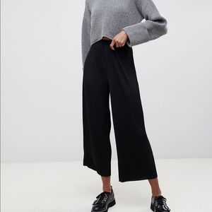 ASOS Design TALL plisse culotte pants in black (size US 4 / UK 8) NWT